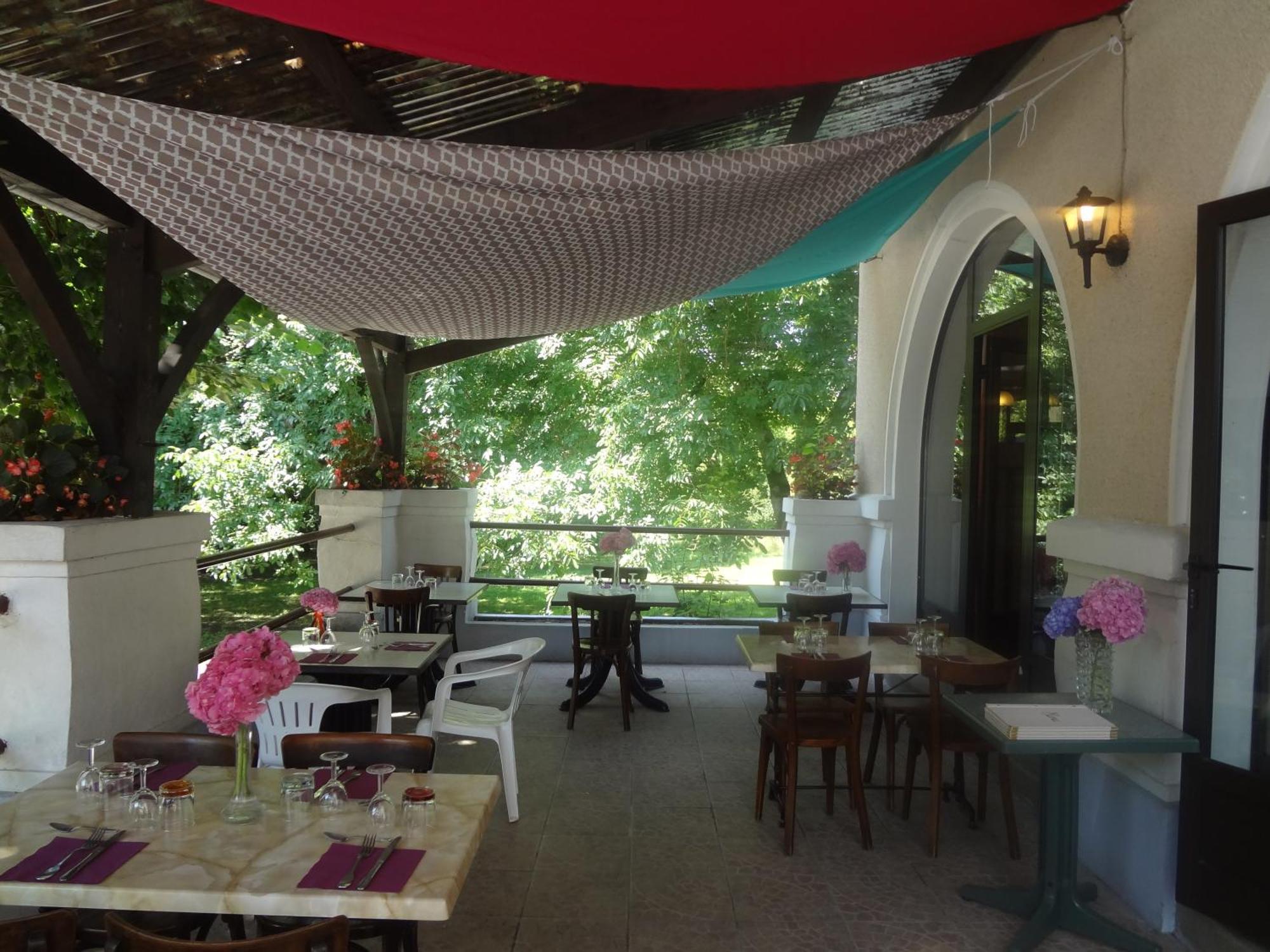 Hotel Du Pont Et Restaurant A Grolejac Bagian luar foto